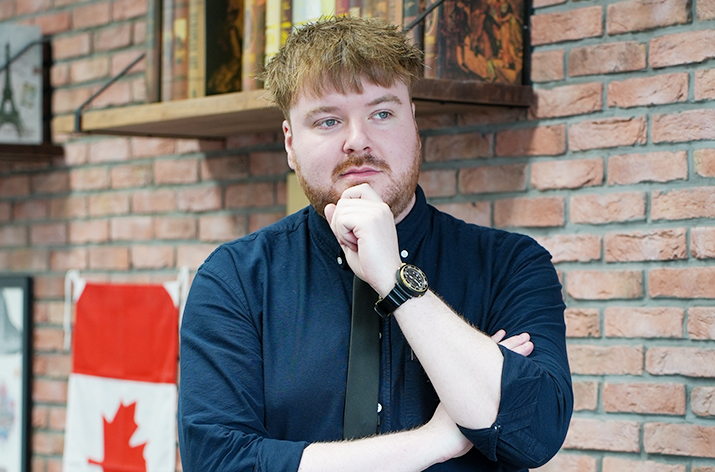 Ashley Oneill 先生